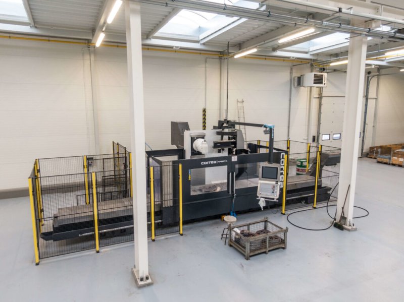Zdjęcie Profesjonalna obróbka CNC maszyną NICOLAS CORREA XPERTA 35 Bed type milling machine